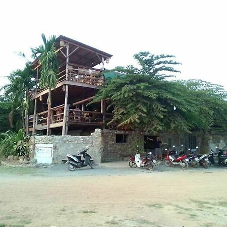 Kepmandou Lounge-Bar Acomodação com café da manhã Exterior foto
