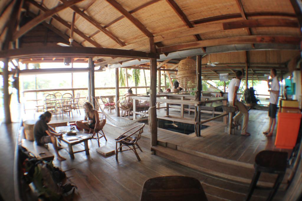 Kepmandou Lounge-Bar Acomodação com café da manhã Quarto foto
